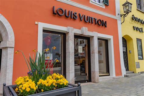 Louis Vuitton Kitzbuhel.